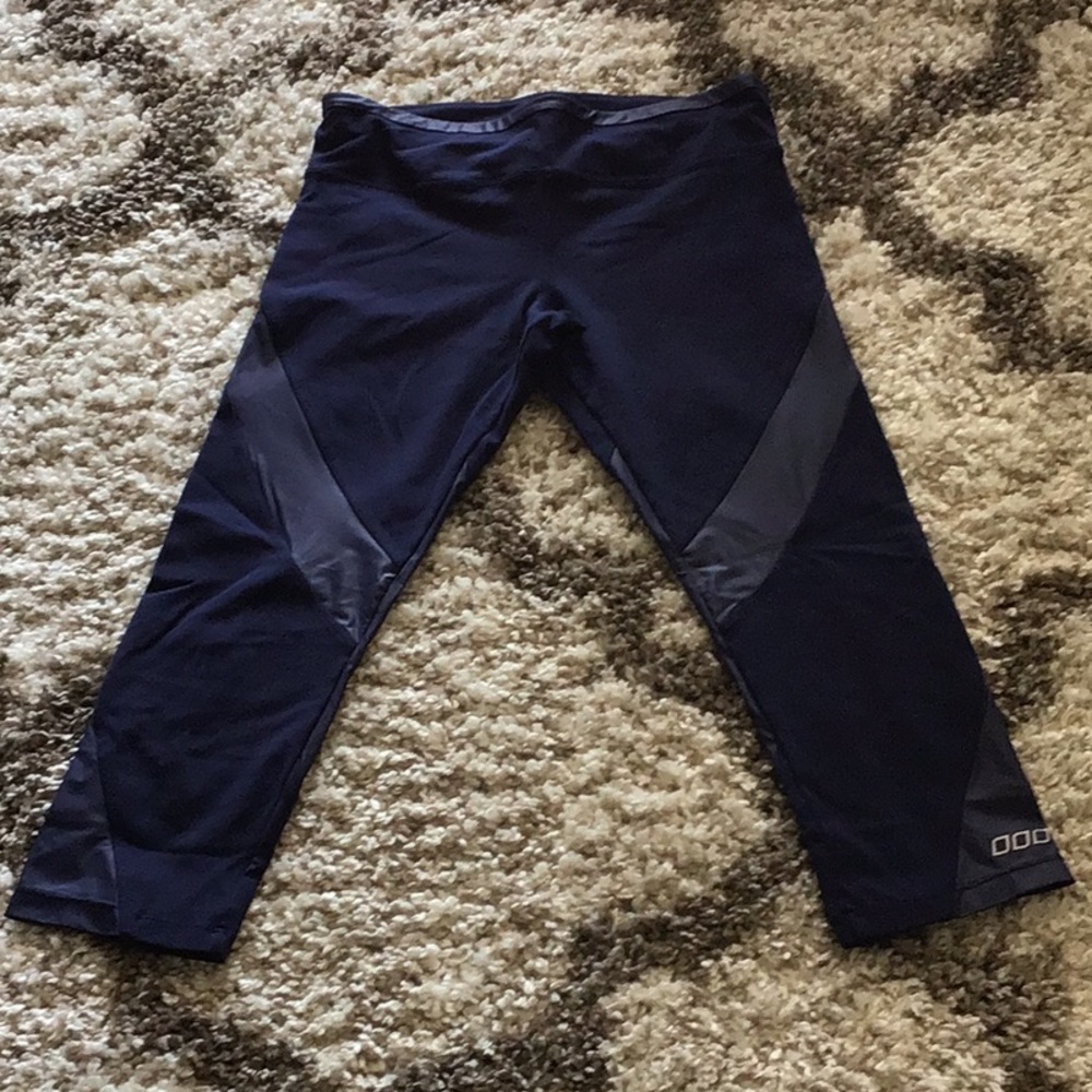 Lorna Jane Black Premium crop legging EUC SZ S